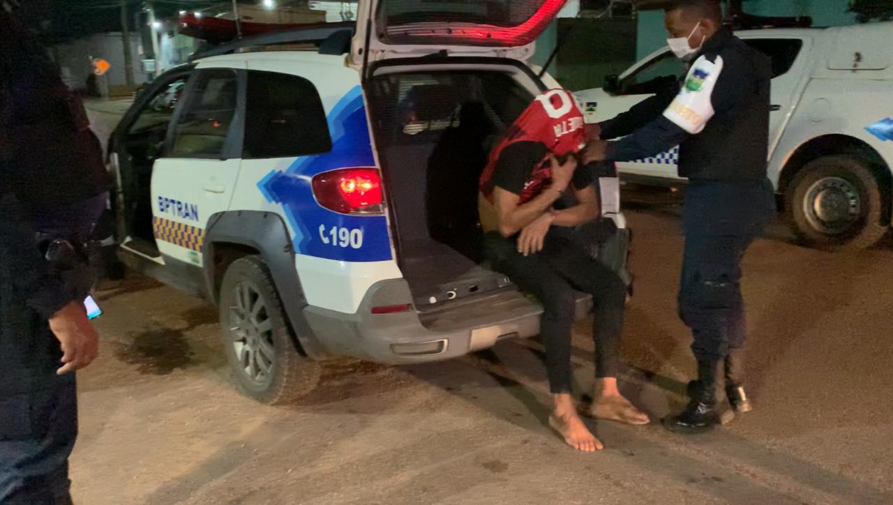 FLAGRANTE - Suspeito embriagado é preso com droga após fuga da Polícia na zona leste - News Rondônia