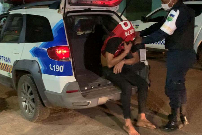 FLAGRANTE - Suspeito embriagado é preso com droga após fuga da Polícia na zona leste - News Rondônia