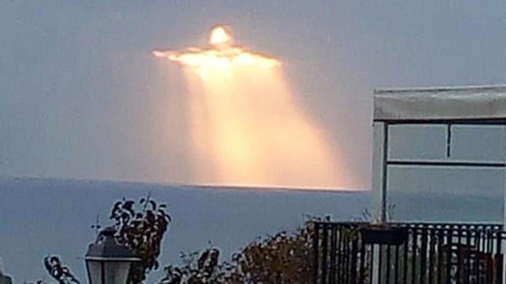 APÓS FLAGRA DE IMAGEM DE JESUS NO CÉU, PADRE COMOVE AO REVELAR SIGNIFICADO - News Rondônia
