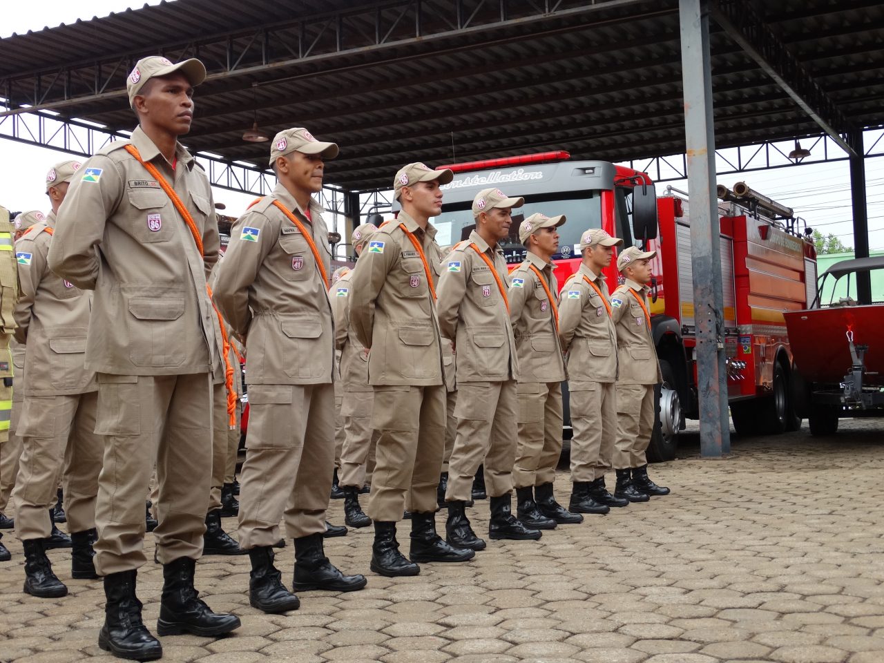 CORPO DE BOMBEIROS DE RONDÔNIA RECEBE NOVOS CAMINHÕES DE COMBATE A INCÊNDIO E EQUIPAMENTOS DE SEGURANÇA - News Rondônia