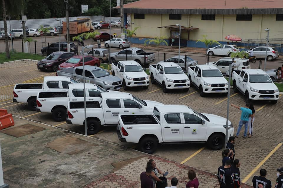 VEREADOR EDWILSON NEGREIROS ESTEVE PRESENTE NA SOLENIDADE DE ENTREGA DE NOVE CAMINHONETES PARA A SEMUSA - News Rondônia