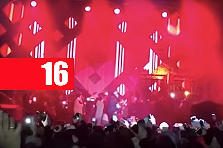 HOMEM INVADE PALCO; ESFAQUEIA PREFEITO E FALA AO MICROFONE NA POLÔNIA - VEJA VÍDEO - News Rondônia