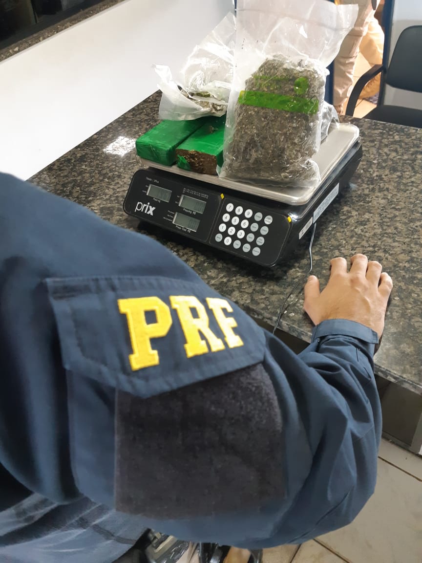 EM VILHENA (RO), PRF FLAGRA PASSAGEIRO DE ÔNIBUS COM CERCA DE DOIS QUILOS DE MACONHA - News Rondônia