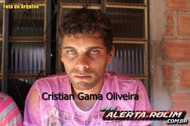 ROLIM DE MOURA - FORAGIDO DA JUSTIÇA É RECAPTURADO PELA PM, APÓS PRATICAR ROUBO UTILIZANDO MOTO ROUBADA, E NA FUGA COLIDIR CONTRA VEÍCULO ESTACIONADO - News Rondônia
