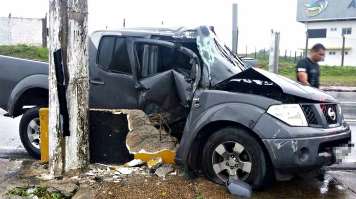 Jornalista bate picape em barranco, é arremessado na rodovia e morre