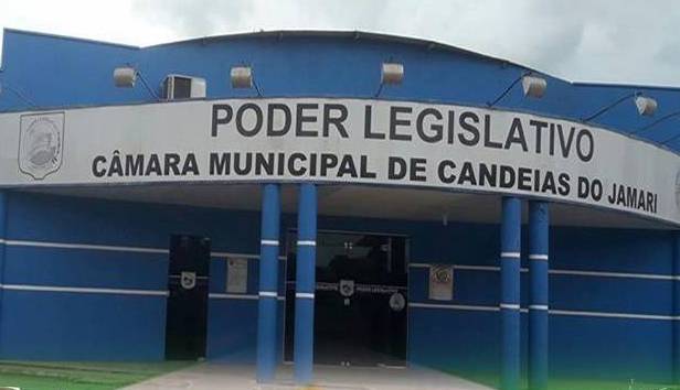 REVOLTADO - Homem é preso após quebrar portas da Câmara de Vereadores e da Prefeitura de Candeias - News Rondônia