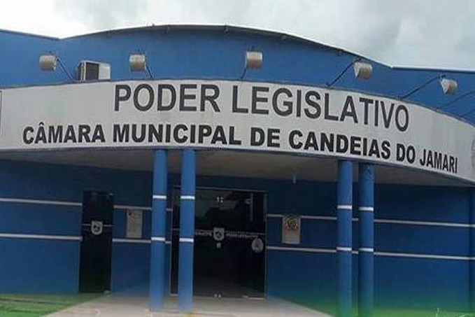 REVOLTADO - Homem é preso após quebrar portas da Câmara de Vereadores e da Prefeitura de Candeias - News Rondônia
