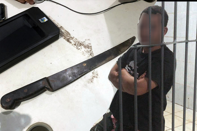 COM FACÃO - Jovem chega em casa e tenta matar o padrasto de 65 anos - News Rondônia