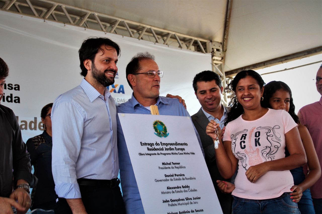 MAIS DE 390 FAMÍLIAS DE JARU RECEBEM AS CHAVES DA CASA PRÓPRIA NO RESIDENCIAL JARDIM EUROPA - News Rondônia
