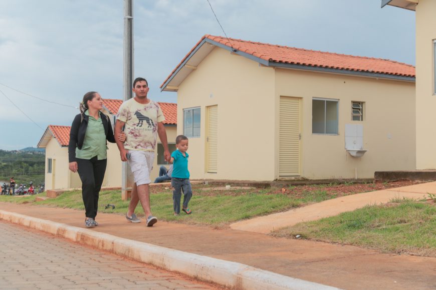 MAIS DE 390 FAMÍLIAS DE JARU RECEBEM AS CHAVES DA CASA PRÓPRIA NO RESIDENCIAL JARDIM EUROPA - News Rondônia