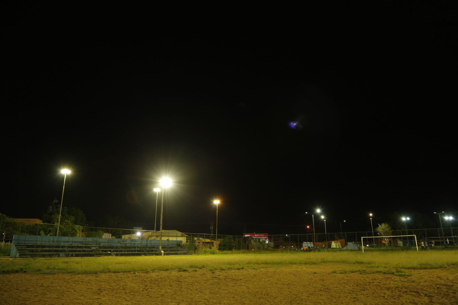 COMPLEXO ESPORTIVO DO CONJUNTO JAMARY É TOTALMENTE ILUMINADO PELA PREFEITURA - News Rondônia
