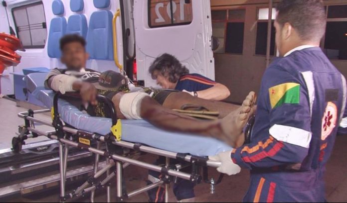 JOVEM NÃO RESPONDE SINAL A MEMBROS DE FACÇÃO E É BALEADO COM TRÊS TIROS - News Rondônia