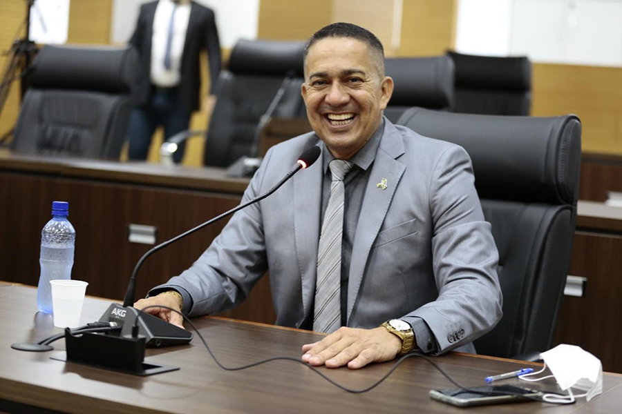 Vilhena: Eyder Brasil indica emenda parlamentar para a compra de notebooks para o Colégio Almirante Tamandaré - News Rondônia