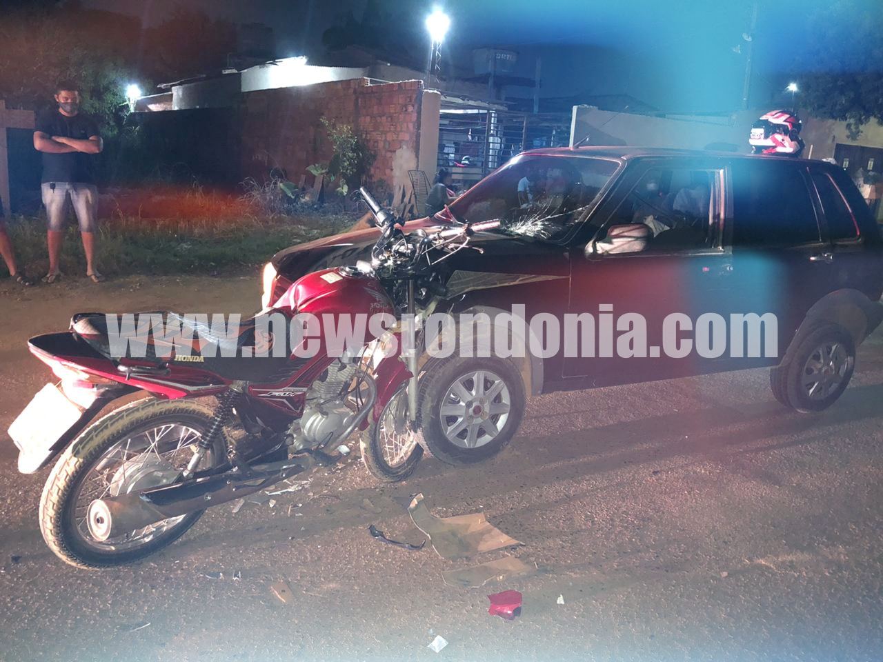 Motociclista colide com carro na rua Piratininga, bairro Lagoa - News Rondônia