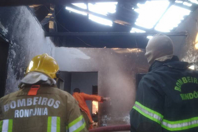 TRAGÉDIA EM RONDÔNIA: Criança de três anos morre carbonizada - News Rondônia