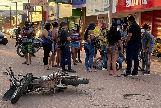 Acidente entre motocicletas deixa vítima com lesões graves em Porto Velho - News Rondônia