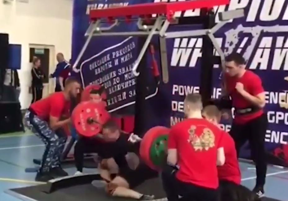 VÍDEO MOSTRA O MOMENTO EM QUE ATLETA QUEBRA A PERNA AO LEVANTAR 250KG - News Rondônia