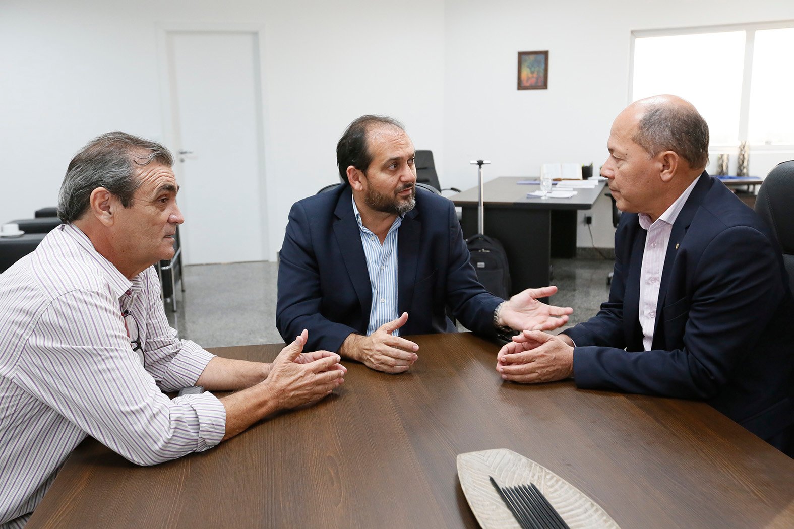 DEPUTADO FEDERAL CORONEL CHRISÓSTOMO CONFIRMA LIGAÇÃO ENTRE PORTO VELHO E MANAUS DURANTE ENCONTRO COM PRESIDENTE LAERTE GOMES - News Rondônia