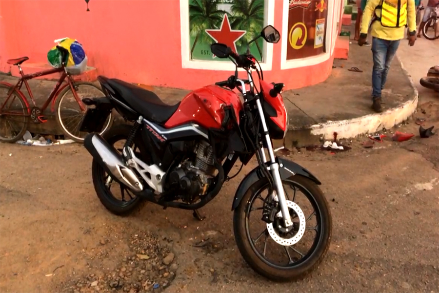 FRATURA EXPOSTA - Motociclistas sofrem fraturas após colisão e roubo - News Rondônia
