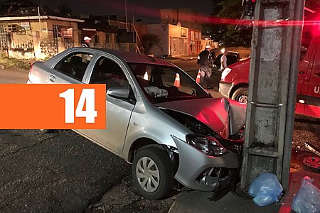 MOTORISTA BATE VEÍCULO EM POSTE APÓS COLISÃO NO CENTRO DA CIDADE - News Rondônia