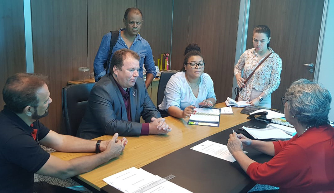 DR. NEIDSON SE REÚNE COM DIRIGENTES DA SEAGRI E FUNAI PARA DISCUTIR ENTREGA DE TRATORES EM ALDEIAS DE GUAJARÁ-MIRIM - News Rondônia