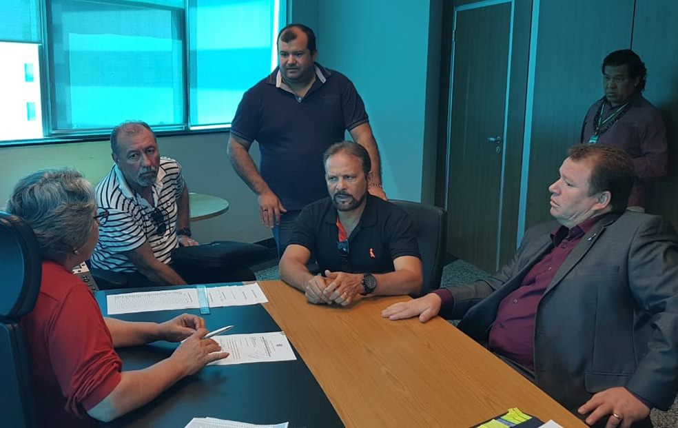 DR. NEIDSON SE REÚNE COM DIRIGENTES DA SEAGRI E FUNAI PARA DISCUTIR ENTREGA DE TRATORES EM ALDEIAS DE GUAJARÁ-MIRIM - News Rondônia