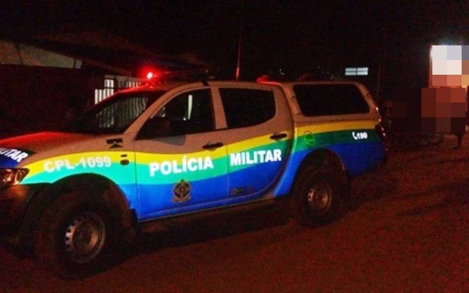 HOMEM DE 29 ANOS É LEVADO PARA HOSPITAL APÓS SER BALEADO NA CABEÇA POR ASSALTANTES QUE INVADIRAM SUA CASA EM VILHENA - News Rondônia