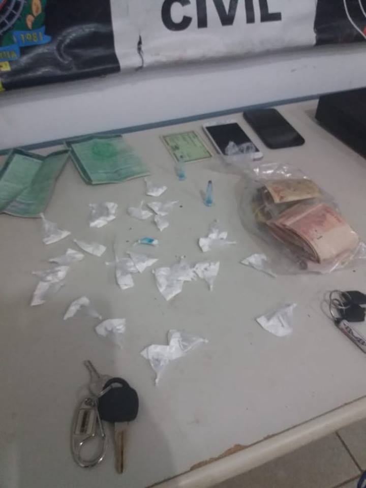 DENARC PRENDE SUSPEITO DE VENDER DROGAS EM CASA PRÓXIMO AO COLÉGIO CAPITÃO CLÁUDIO - News Rondônia