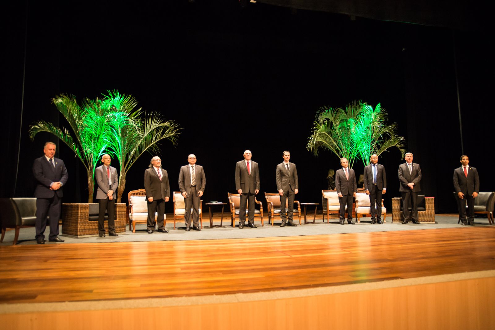 COM TEATRO LOTADO, COORDENADOR DA OPERAÇÃO LAVA JATO, DELTAN DALLAGNOL MINISTRA AULA INAUGURAL DA NOVA PÓS-GRADUAÇÃO DA EMERON - News Rondônia