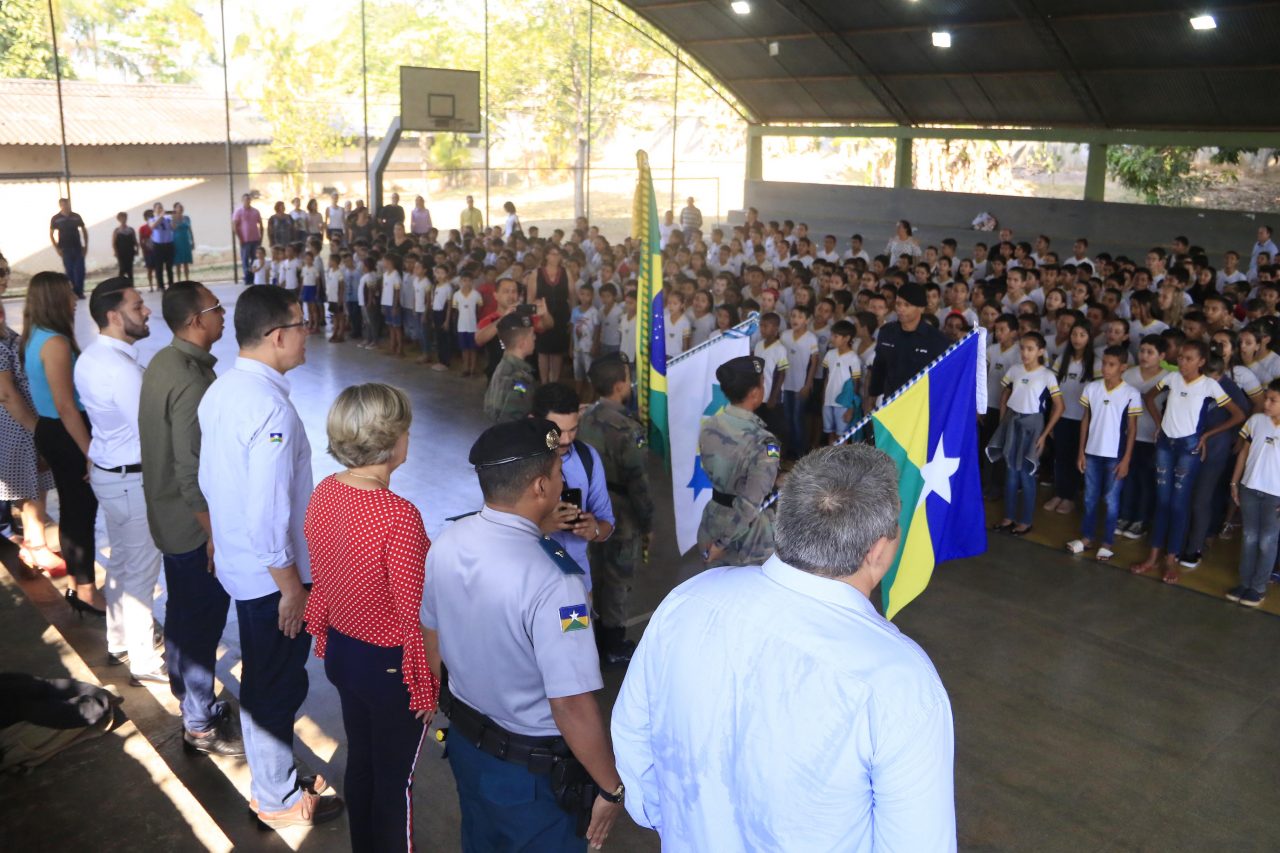 MILITARIZAÇÃO DA UNIDADE EDUCACIONAL EM JI-PARANÁ GARANTE NOVA FILOSOFIA DE TRABALHO E RESPEITO AO CIVISMO - News Rondônia