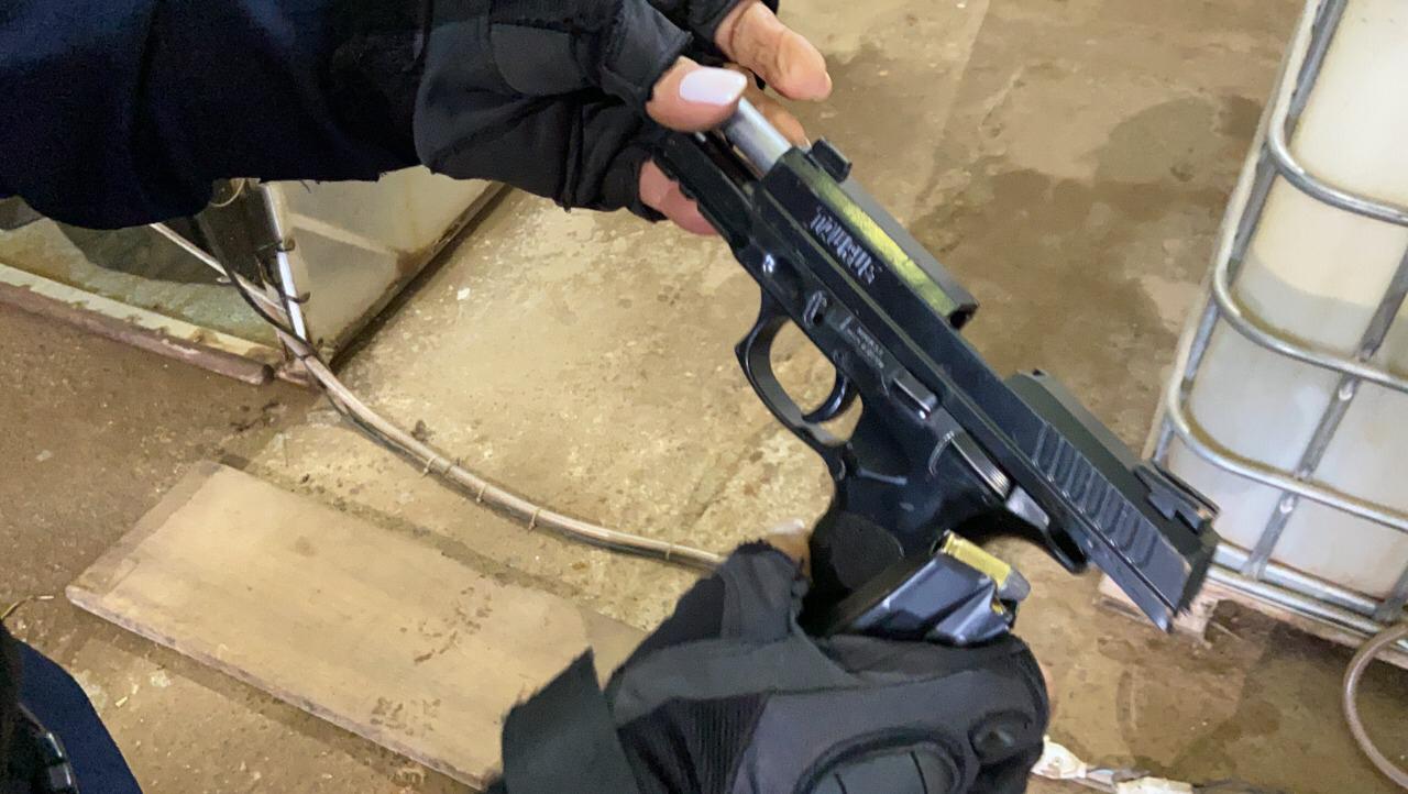 TROCA DE TIROS - Quarteto é preso após fuga alucinada e roubo na Zona Sul - News Rondônia