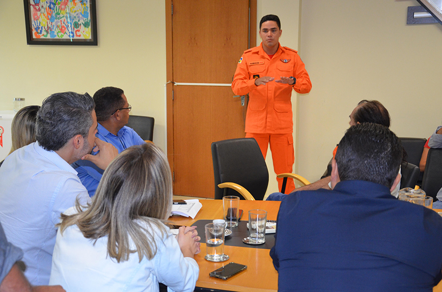 AÇÃO CONJUNTA: PREFEITURA PROMOVE REUNIÃO COM LEGISLATIVO MUNICIPAL E ESTADUAL PARA SOLUCIONAR IMPACTOS PROVOCADOS PELO EXCESSO DE CHUVAS E CHEIA DO RIO JAMARI - News Rondônia