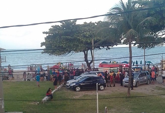 JOVEM É MORDIDO POR TUBARÃO EM PRAIA NO RECIFE - News Rondônia