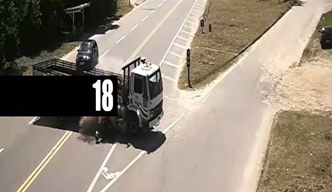 IMAGENS FORTES: HOMEM MORRE APÓS ACIDENTE GRAVE ENTRE MOTO E CARRETA - VÍDEO - News Rondônia