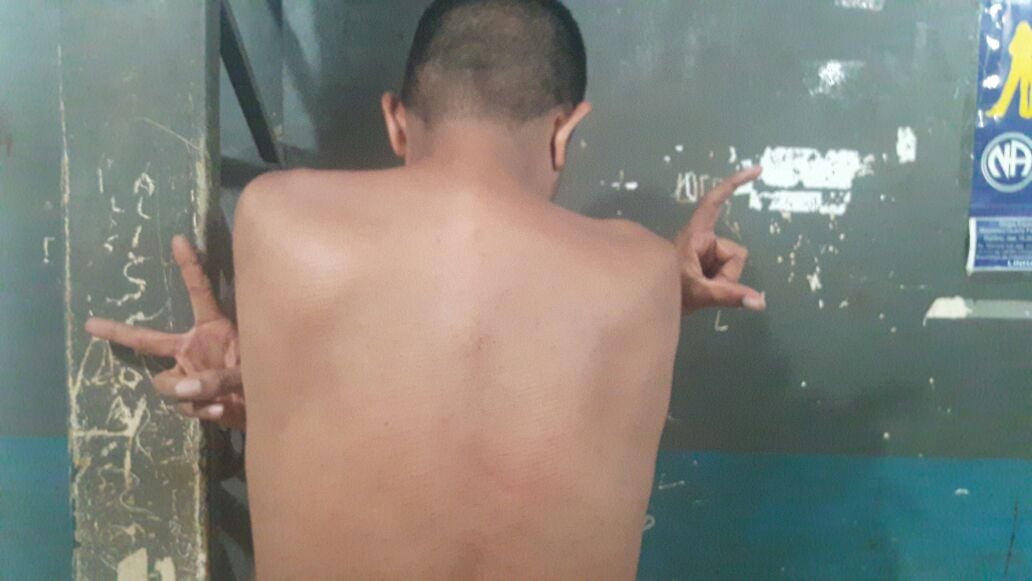 SUSPEITO QUE SE INTITULA MEMBRO DO COMANDO VERMELHO É PRESO COM ARMA E DROGA - News Rondônia