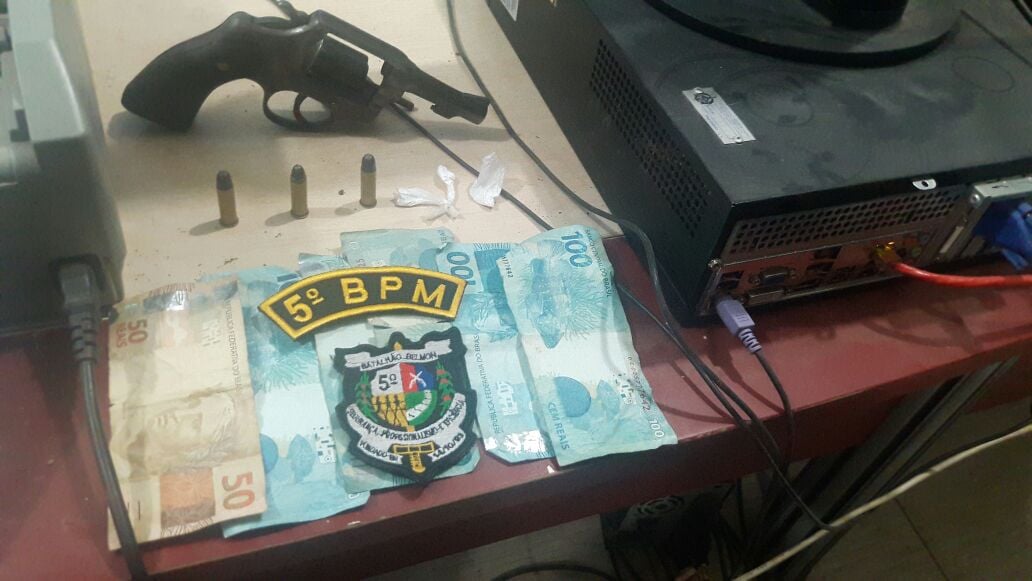 SUSPEITO QUE SE INTITULA MEMBRO DO COMANDO VERMELHO É PRESO COM ARMA E DROGA - News Rondônia