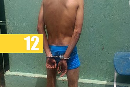 SÓ DE CUECA, JOVEM É PRESO ARMADO E FINGE QUE NÃO ESTAVA ACONTECENDO NADA - News Rondônia