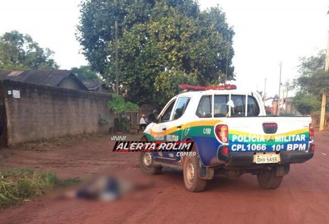 ROLIM DE MOURA  APÓS DENÚNCIA ANÔNIMA, POLÍCIA MILITAR ENCONTRA HOMEM MORTO, CAÍDO NO LEITO DE VIA PÚBLICA, NO BAIRRO CIDADE ALTA - News Rondônia
