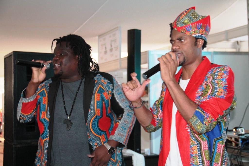 DOIS AFRICANOS APRESENTAM PRINCIPAIS SUCESSOS MUSICAIS DURANTE 7º RONDÔNIA RURAL SHOW EM HOMENAGEM AO DIA DA ÁFRICA - News Rondônia