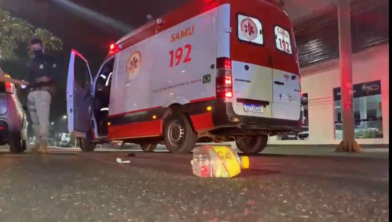 BÊBADO: Homem tenta atravessar Jorge Teixeira em meio aos carros e é atropelado - News Rondônia