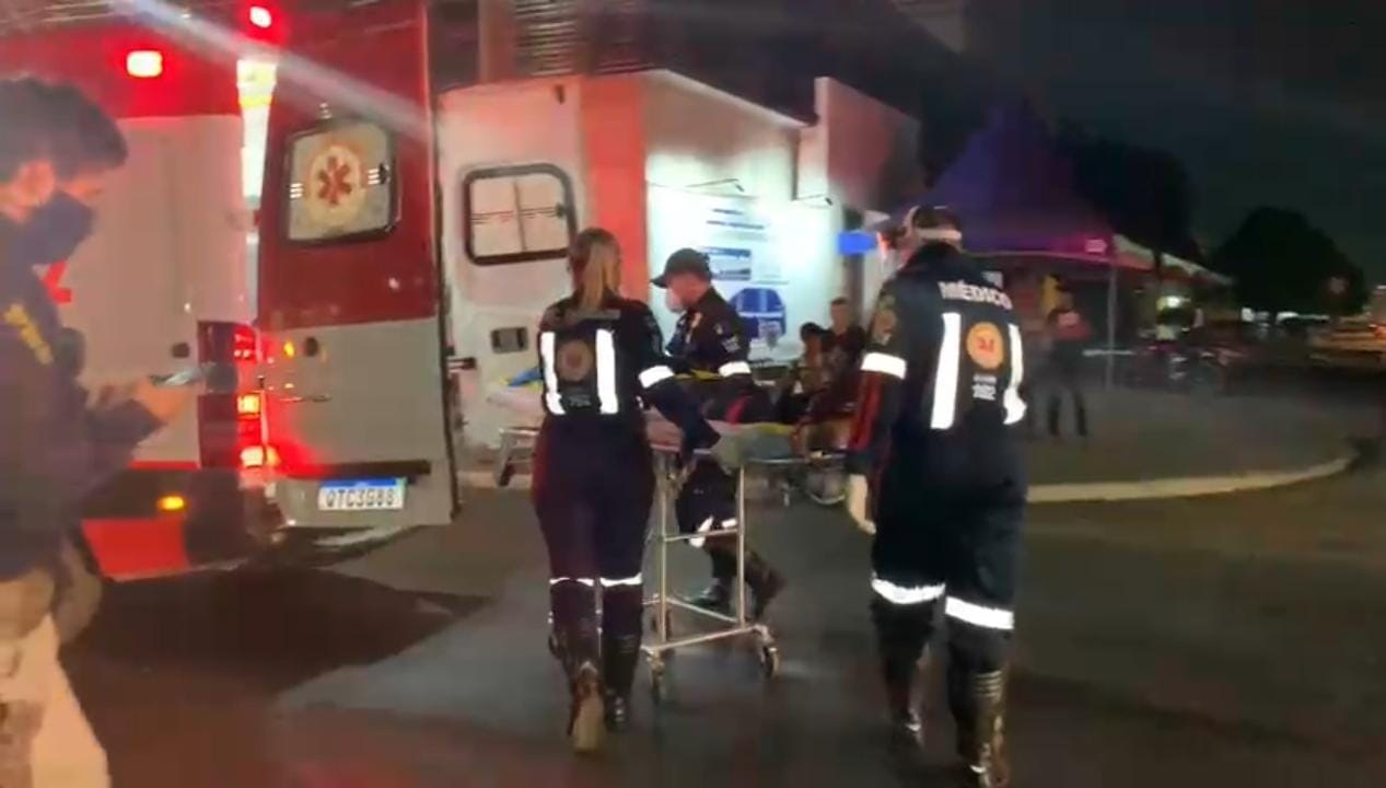 BÊBADO: Homem tenta atravessar Jorge Teixeira em meio aos carros e é atropelado - News Rondônia