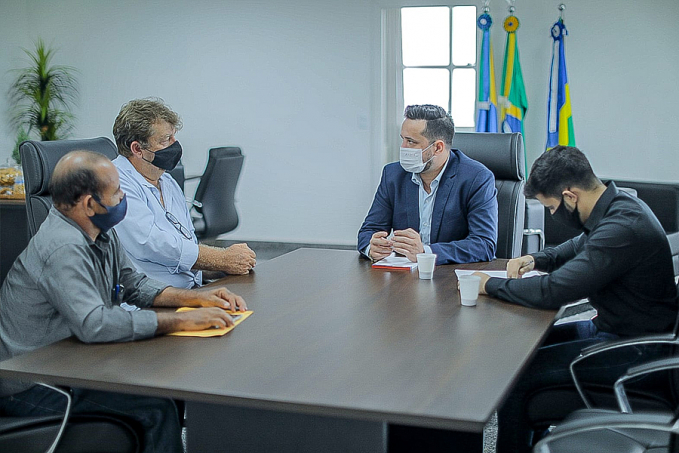 Chefe de gabinete da presidência recebe prefeito e vereador de Vale do Anari - News Rondônia