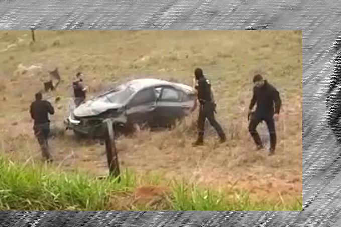 NO ACRE - Veículo capota durante perseguição e polícia recupera caminhonete roubada de Porto Velho - News Rondônia
