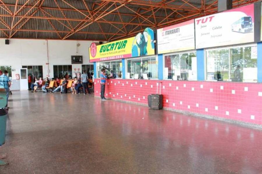 HOMEM QUE VIAJARIA PARA REALIZAR PERÍCIA MÉDICA TEM BOLSA FURTADA AO IR A BANHEIRO DA RODOVIÁRIA - News Rondônia