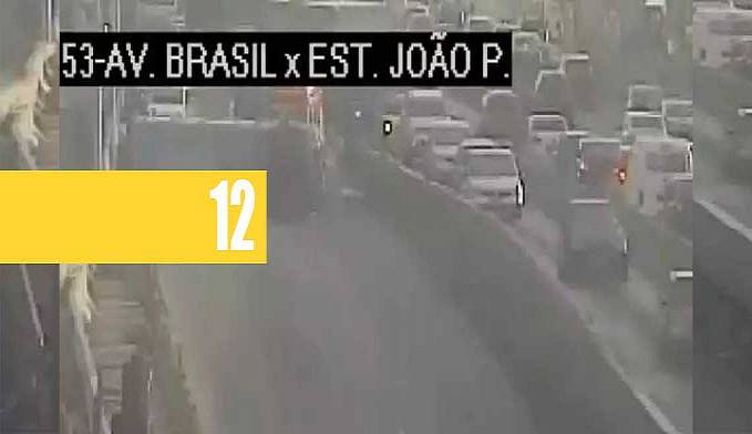 ÔNIBUS CAPOTA, BLOQUEIA O TRÂNSITO E DEIXA SEIS FERIDOS. VEJA - News Rondônia