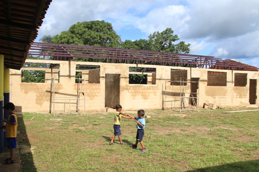 DEPUTADO ANDERSON FISCALIZA OBRAS DE SALAS DE AULA NA ESCOLA MÃE MARGARIDA - News Rondônia