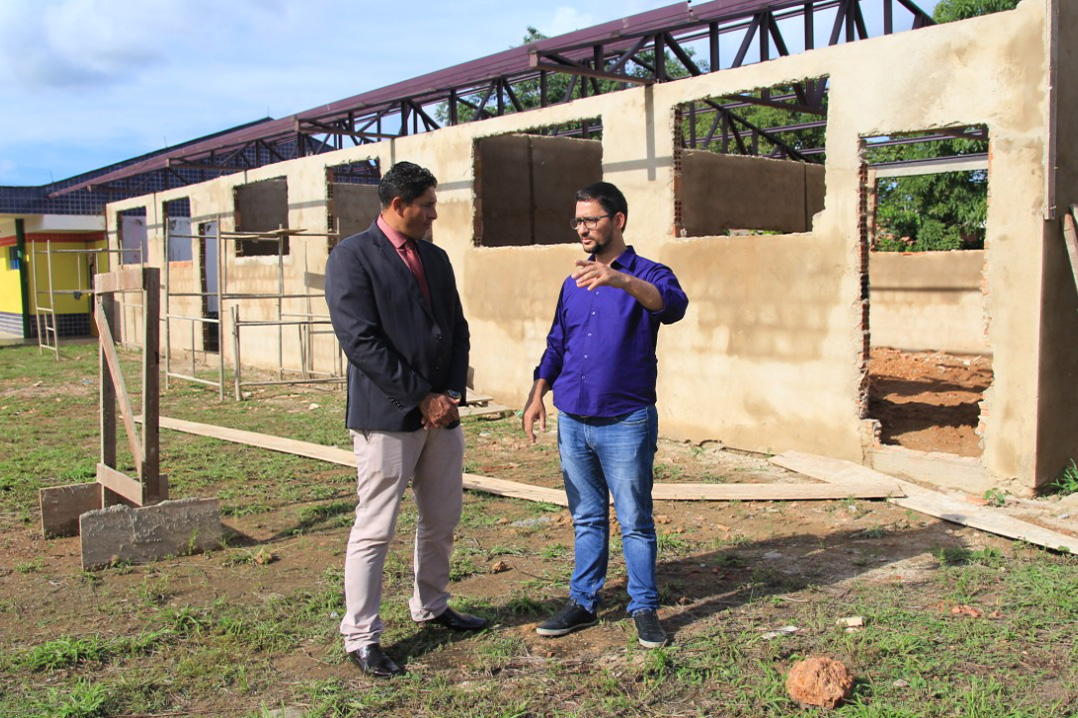 DEPUTADO ANDERSON FISCALIZA OBRAS DE SALAS DE AULA NA ESCOLA MÃE MARGARIDA - News Rondônia