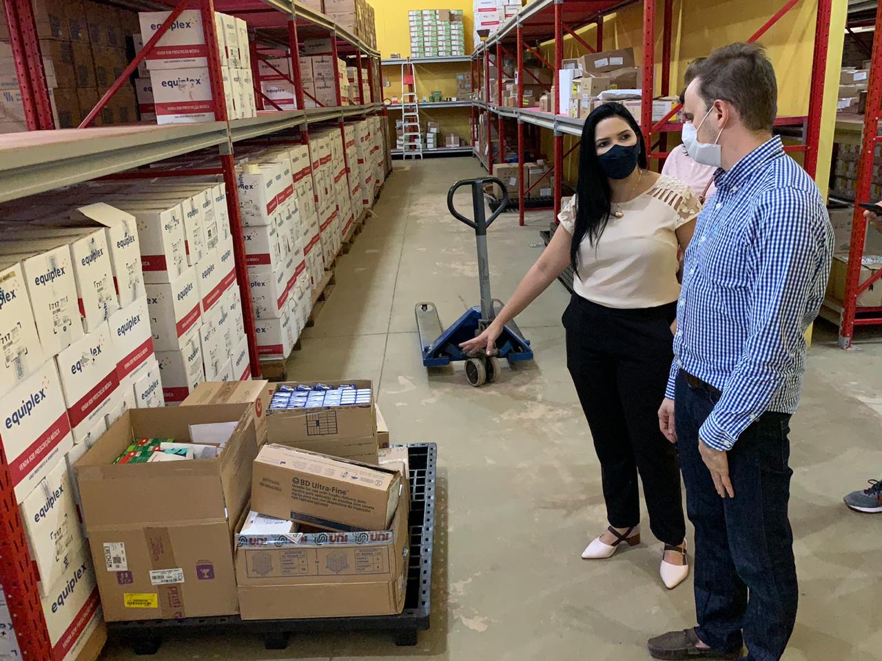 Vereadora vistoria Central de Abastecimento Farmacêutico e constata necessidade de trocar toda fiação elétrica da unidade. - News Rondônia
