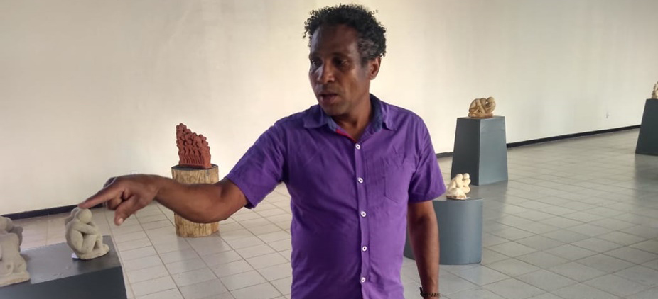 PAULO PIRES: EXPOSIÇÃO PENSAMENTOS DE PEDRA NA IVAN MARROCOS - News Rondônia