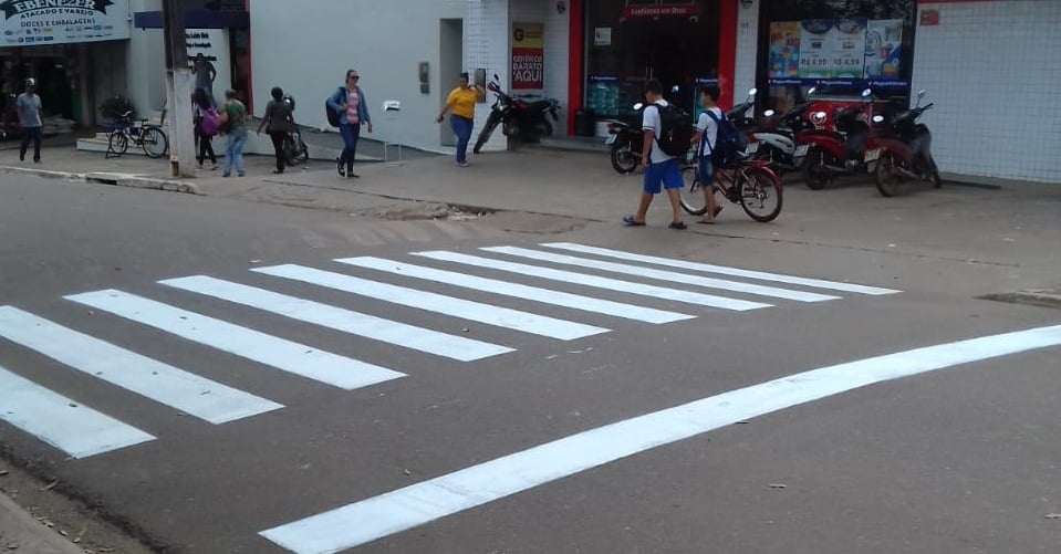 PREFEITURA DE JARU REALIZA PINTURA DE FAIXAS DE PEDESTRES - News Rondônia
